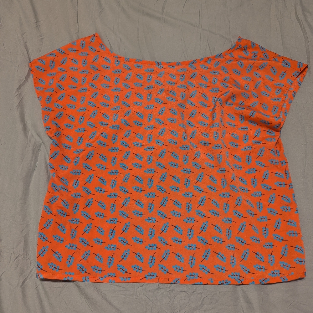 Women's open back shirt